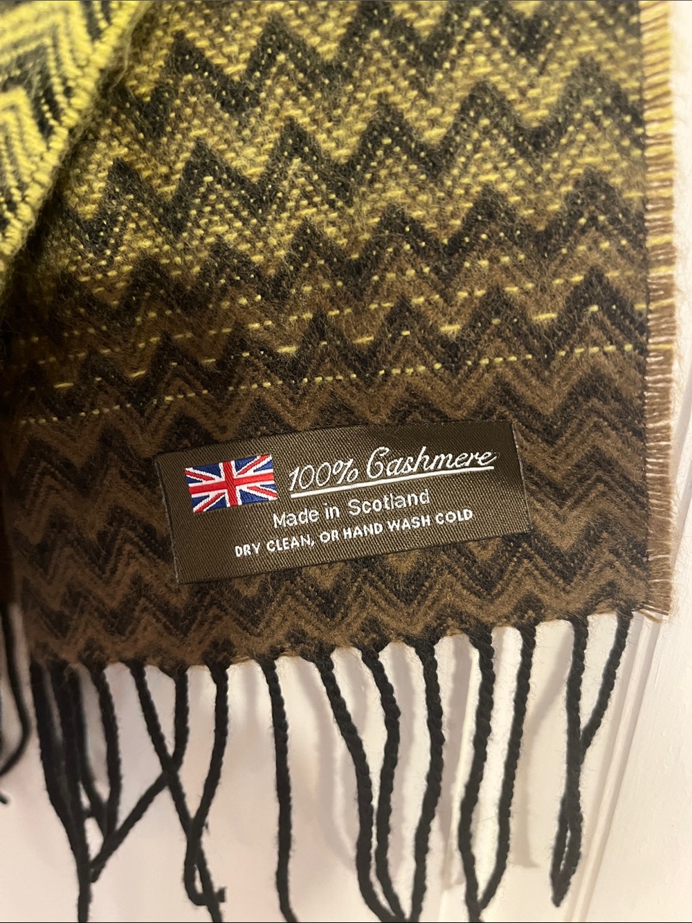 100% Cashmere Multicolor Chevron Scarf - British Made - Picture 2 of 2